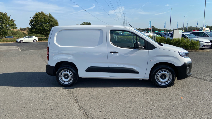 Vauxhall Combo Cargo Combo Diesel 1.5 Turbo D 100ps Prime Plus H1 Van - Image 11